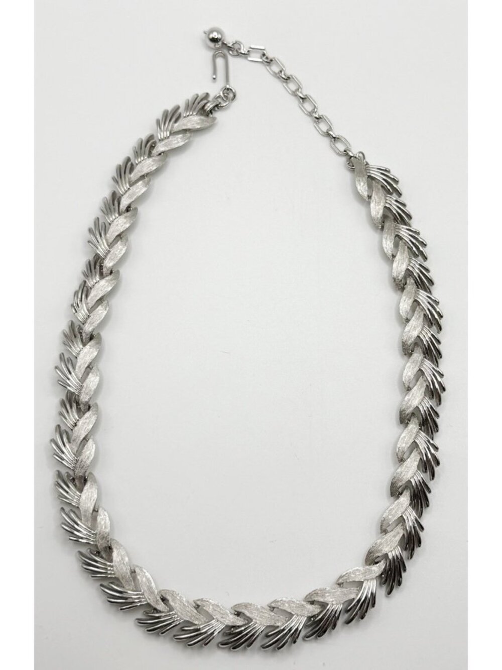 VINTAGE CROWN TRIFARI BRUSHED SILVER TONE LEAF LEAVES NECKLACE - 1960's